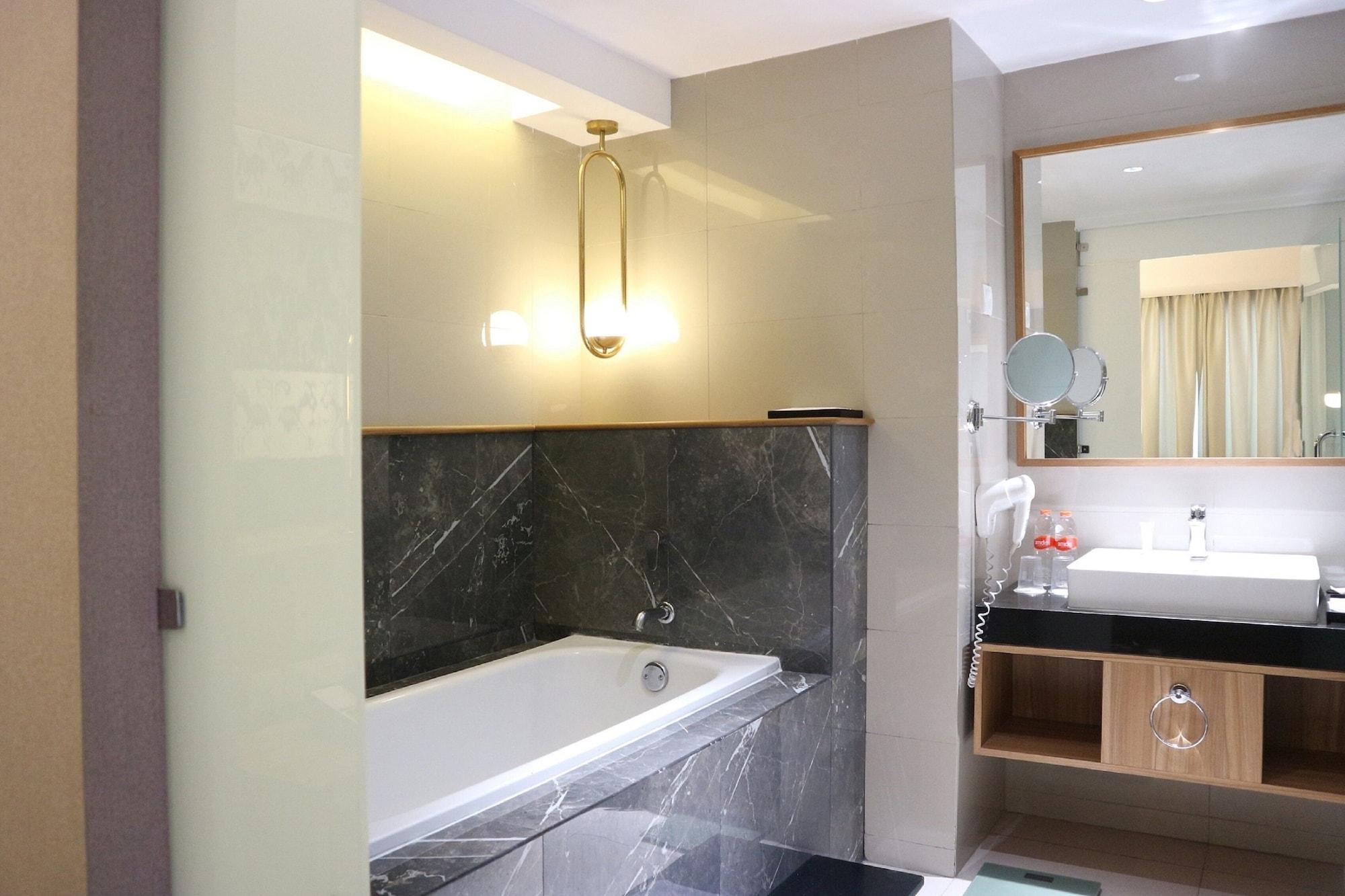 Santika Premiere Bintaro Otel Serpong Dış mekan fotoğraf